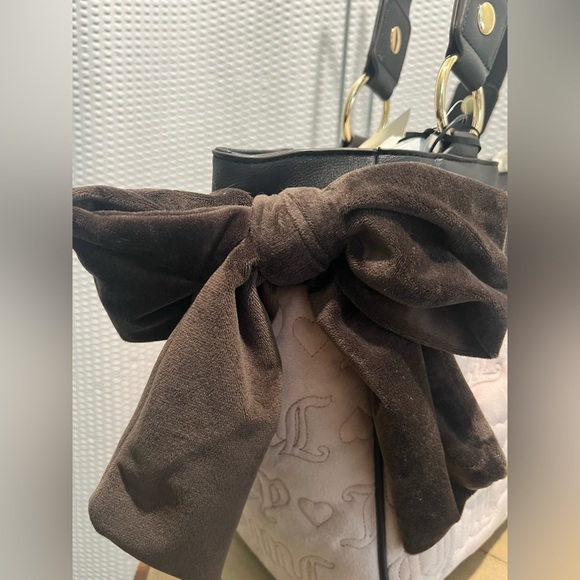 Juicy Couture Black and Cream Tote with Pink Accents - Picture 4 of 10